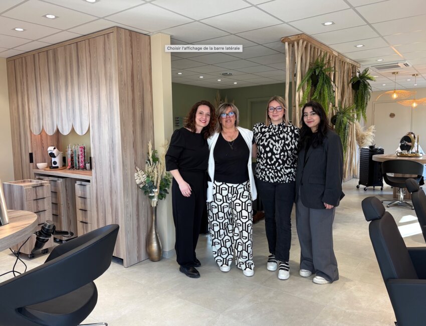 © Alexandra Marquet. Laure Kraemer, entourée d'une partie de ses équipes.