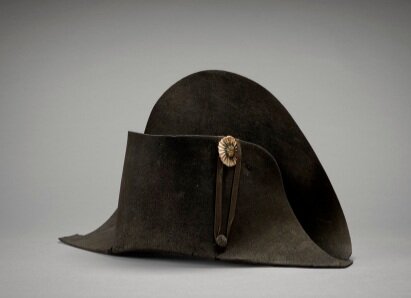 Le premier chapeau de Napoléon Ier exposé. © GrandPalaisRmn-Domaine de Chantilly-Gabriel De Carvalho