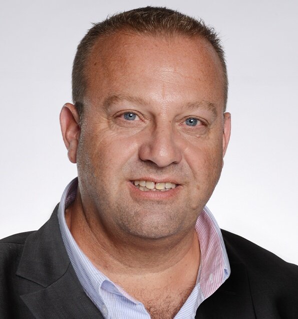 Marina Crapart, très émue par l'hommage rendu à son mari disparu en septembre 2025.