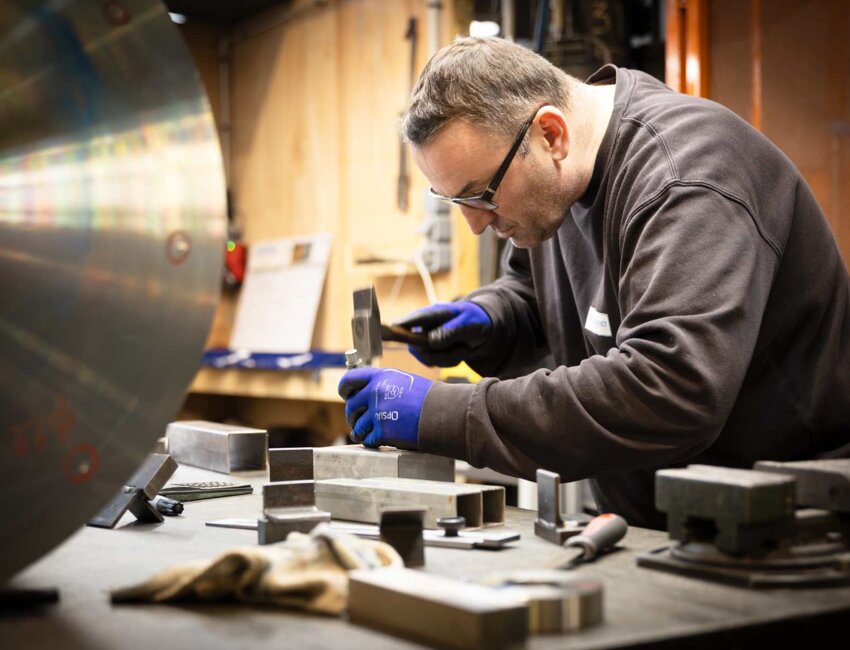Choquenet usine des pièces sur place en atelier. (c) Marie-Line Waroude