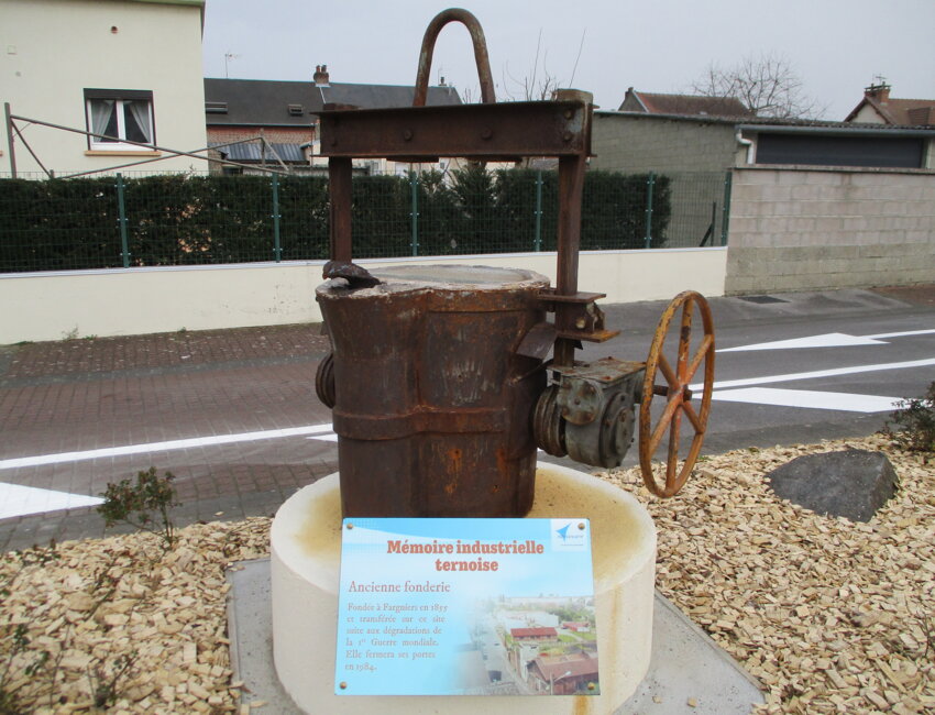 Le point mémoriel situé face au Centre de vie Jacques Desallangre renseigne sur l’activité de l’ancienne fonderie.