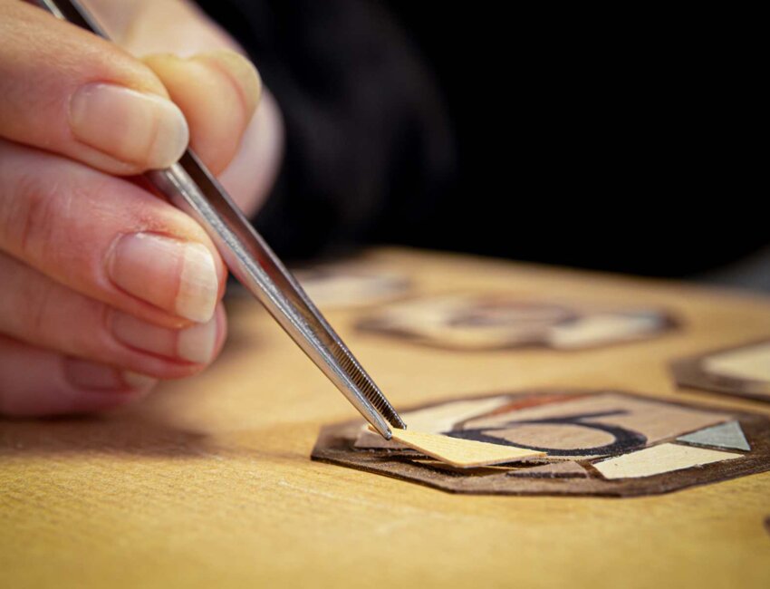 Zoé Saleille et Evan Arnould ont créé leur atelier de marqueterie de bois à Saint-Quentin. (c) M. G.