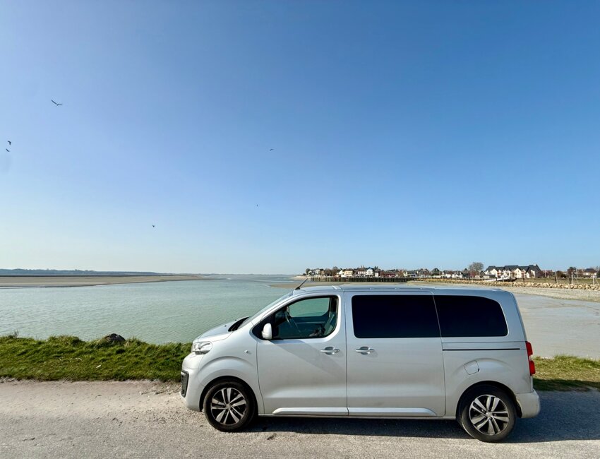 Les trajets se feront en véhicule hybride.