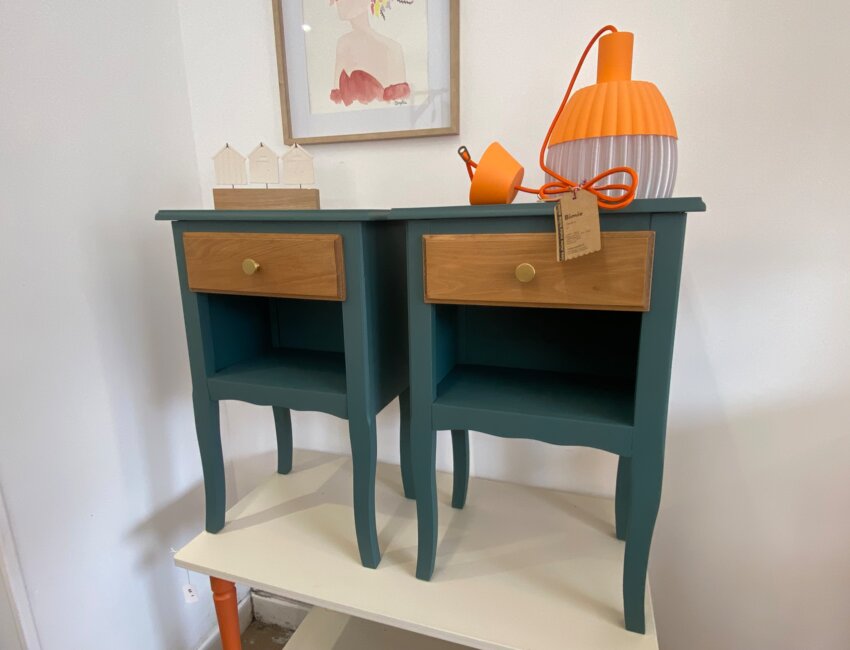 Il aime mélanger les couleurs vives et le brut.