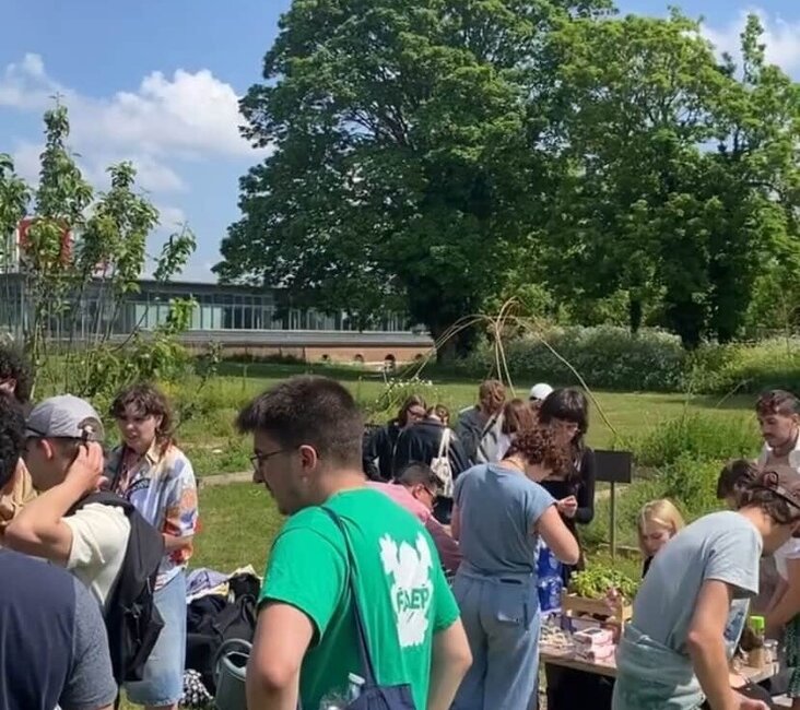Les étudiants amiénois sont invités à rejoindre un pique-nique partagé aux Jardins de la Citadelle.
