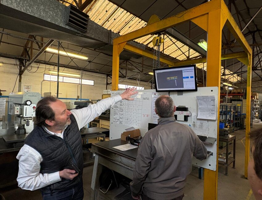 La société travaille pour l'aéronautique, le ferroviaire, ou encore l'automobile.