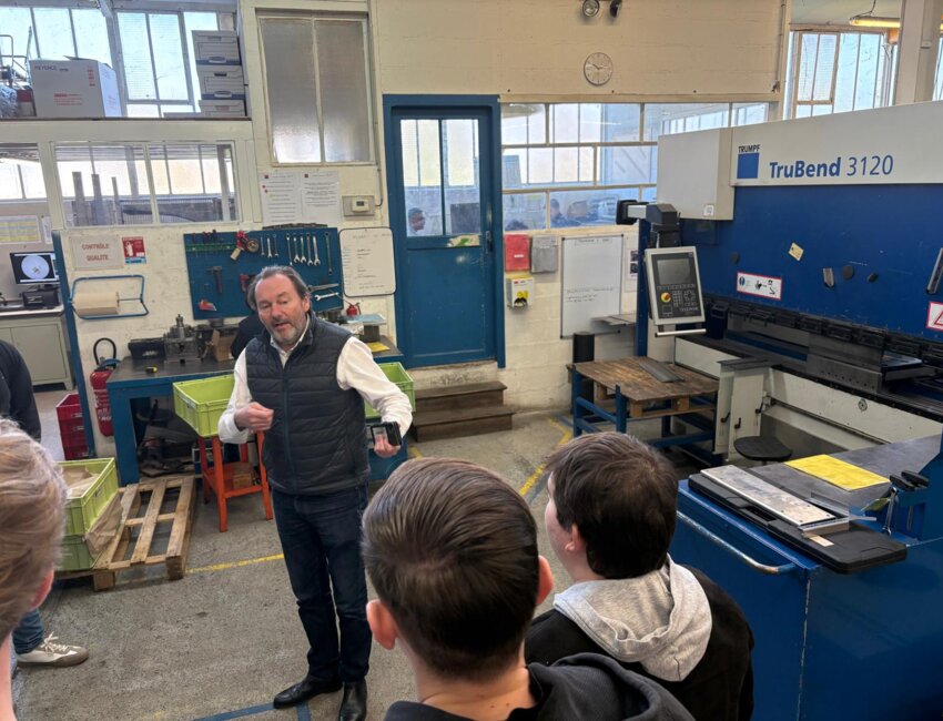 Le dirigeant a fait visiter son entreprise à des lycéens de Laon qui s'orientent vers les filières mécanique.