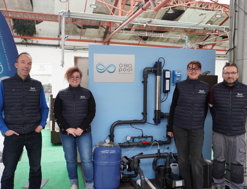 La solution O Bio Pool transforme une piscine traditionnelle en espace de baignade écologique grâce à un système de biofiltration sans produits chimiques. © Aletheia Press / L. Péron Vranesic