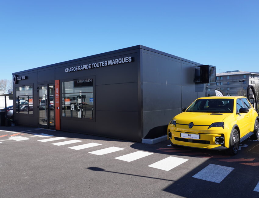 Un espace lounge accessible aux utilisateurs permet de patienter dans des conditions confortables pendant la recharge. © Aletheia Press / L. Péron Vranesic