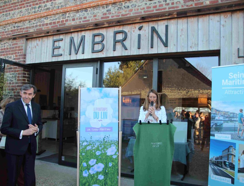 Claire Guéroult, présidente de Seine-Maritime Attractivité, lors du lancement du Printemps du Lin le 7 avril, en présence de Bertrand Bellanger (à gauche). © Aletheia Press / B.Delabre