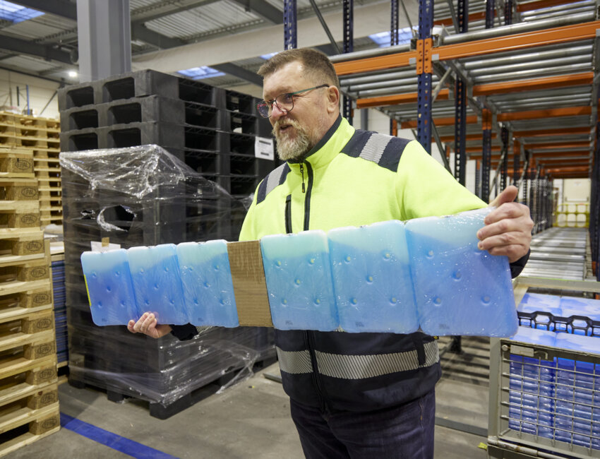 Les accumulateurs de froid sont ensuite intégrés dans les emballages. ©Christophe Kicien