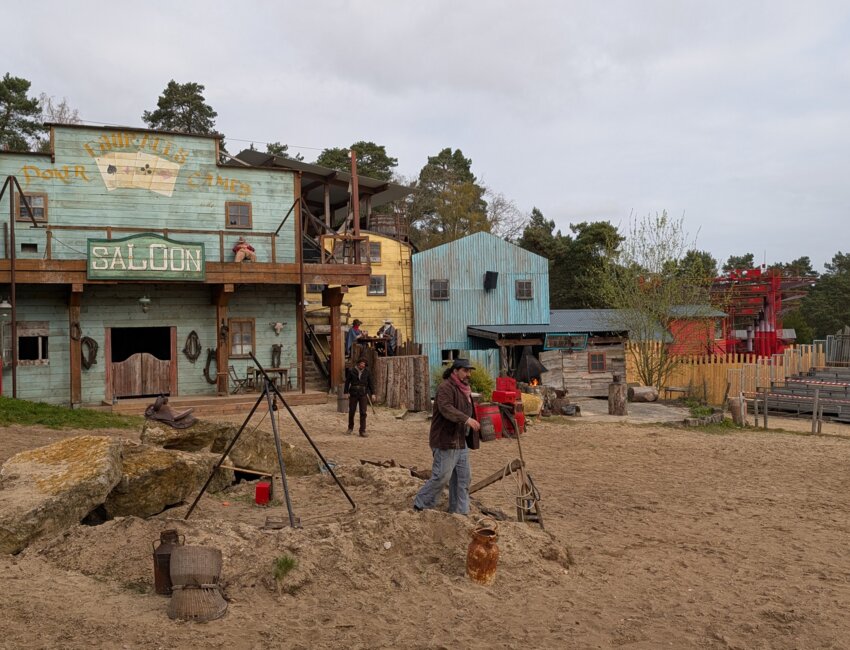 L’équipe compte 12 comédiens, cascadeurs et techniciens ainsi que 22 chevaux © Aletheia Press / D. La Phung