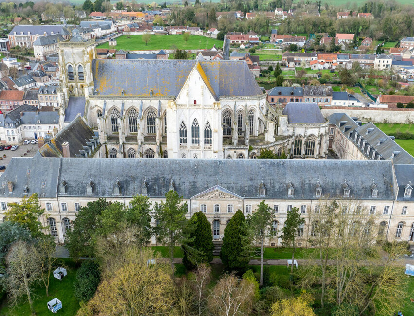 L'abbaye Saint-Riquier, lieu incontournable de la culture et du patrimoine du département. © Somme Tourisme