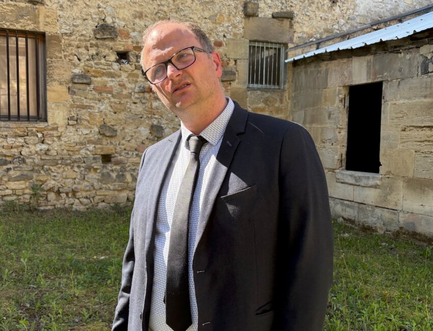 © Alexandra Marquet. Le nouveau maire, Benoît Dejaiffe en visite sur le futur chantier de déqualification.