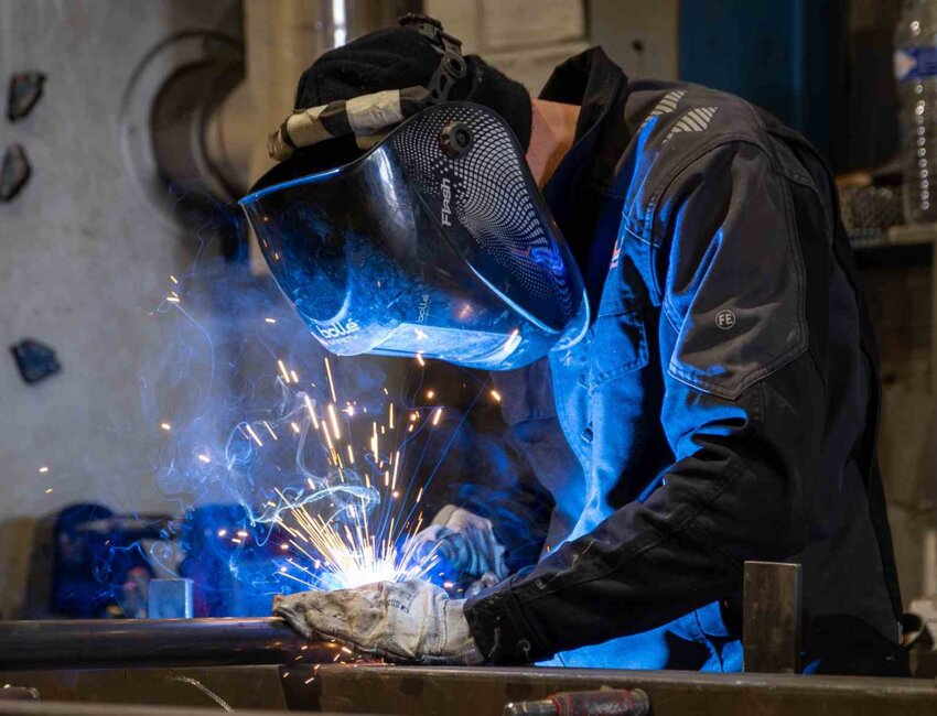 Les ouvriers de CERH usinent des pièces en acier. (c) Marie-Line Waroude