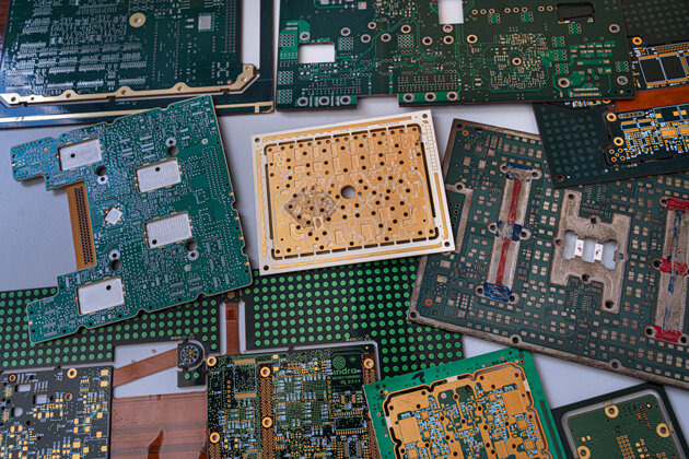 © Laurence Deleau. Circuits imprimés maison.