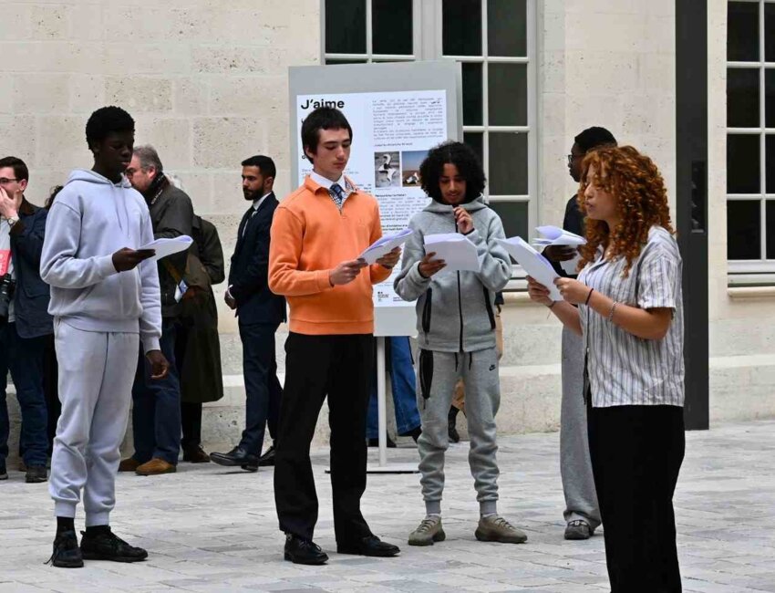 Les élèves ont lu des textes à la voix haute. (c) préfecture de l'Aisne - H. Batardière