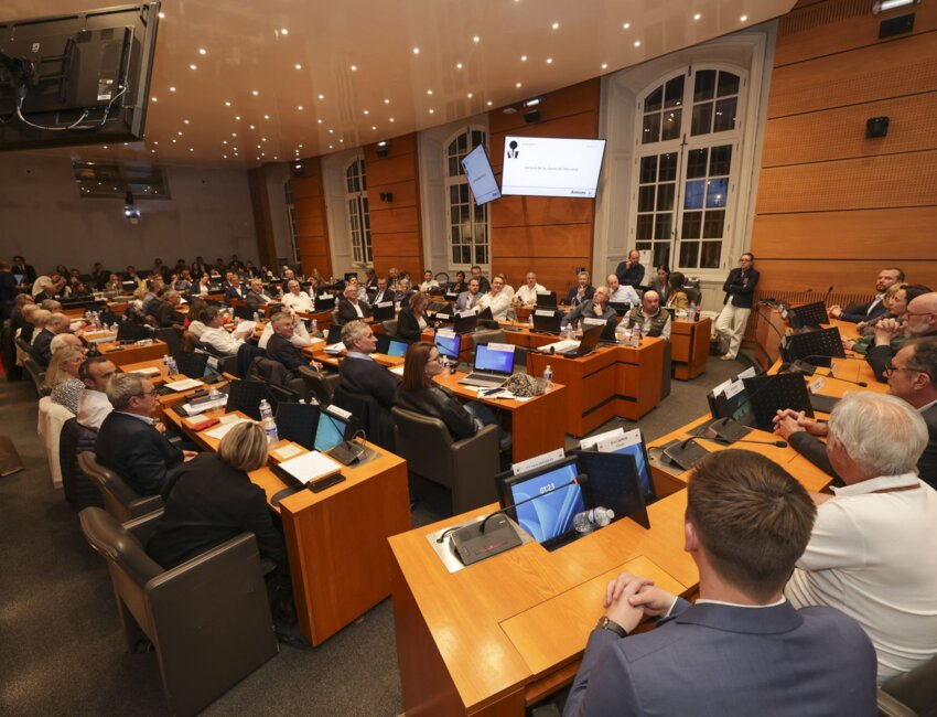 Les 96 conseillers communautaires réunis pour le premier vote du mandat. © L. Rousselin / Amiens Métropole