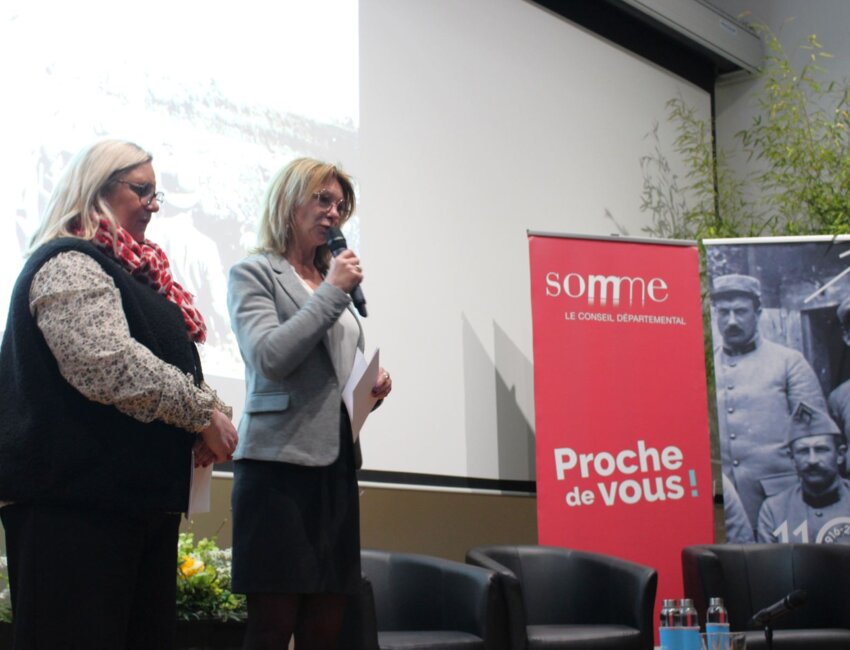 La présidente Christelle Hiver a lancé la saison culturelle à l'Historial de la Grande Guerre, aux côtés de Sabrina Holleville-Milhat, vice-présidente en charge du tourisme et de l’attractivité, présidente de Somme Tourisme.