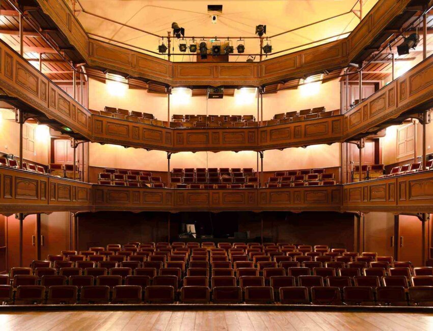 Le théâtre à l’italienne, lieu de la démocratie familistérienne. (c) Marie-Line Waroude