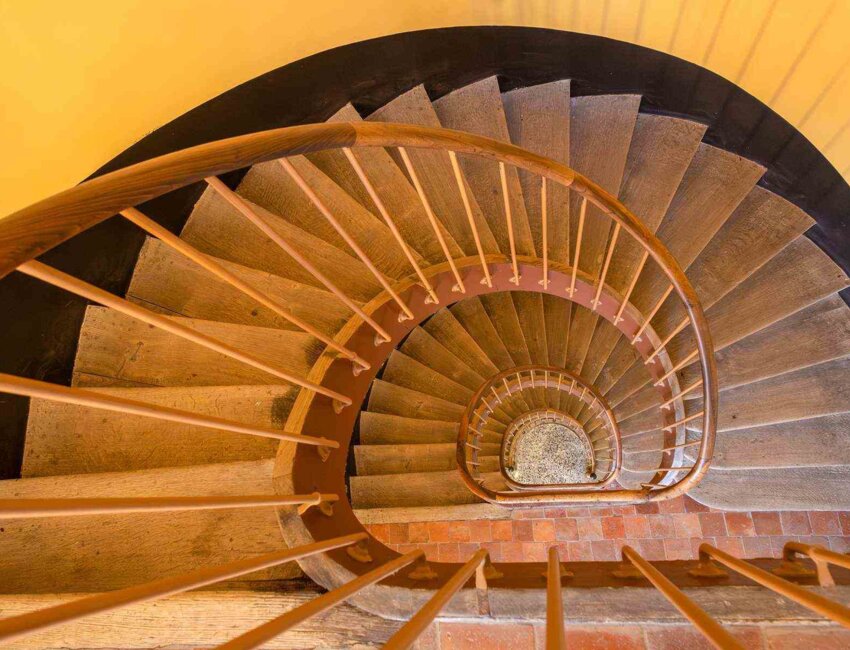 L’escalier de l’une des tours du pavillon central. (c) Marie-Line Waroude