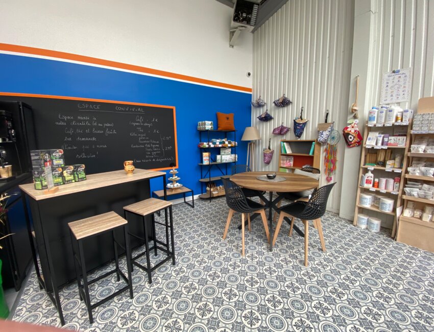 Un espace de convivialité destiné aux clients.