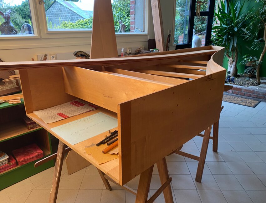 Du bois de tilleul qui provient de la forêt de Eu.