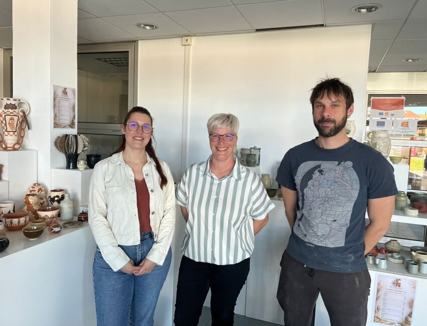 De gauche à droite : Elodie, assistante de direction ; Frédérique Jouen, directrice et Pierre, formateur.