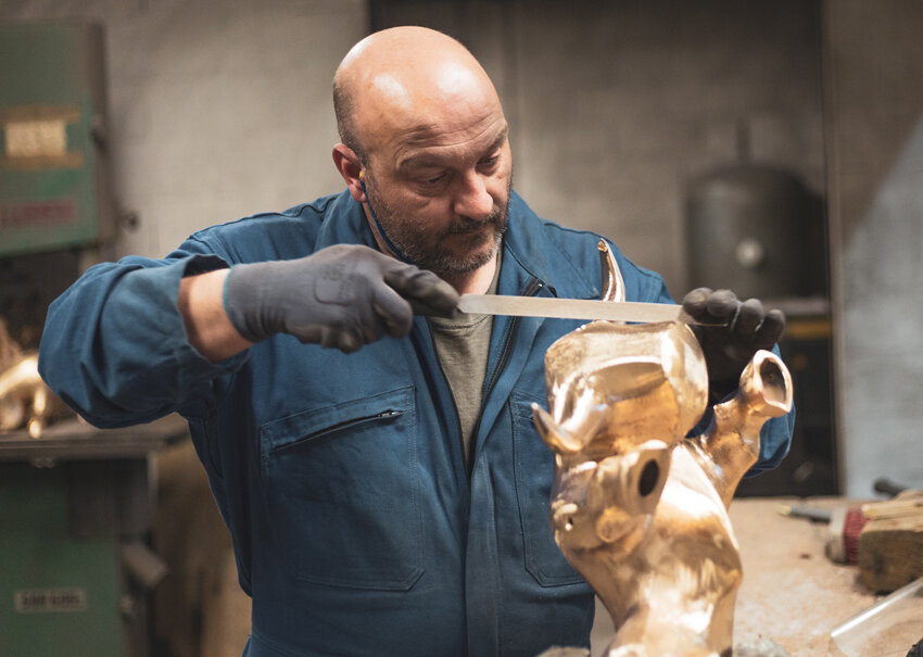 © Johann Marin-Thiery. Jérôme, 26 ans de maison, préposé aux finitions à la lime. «Un travail pointilleux qui demande une grande patience».
