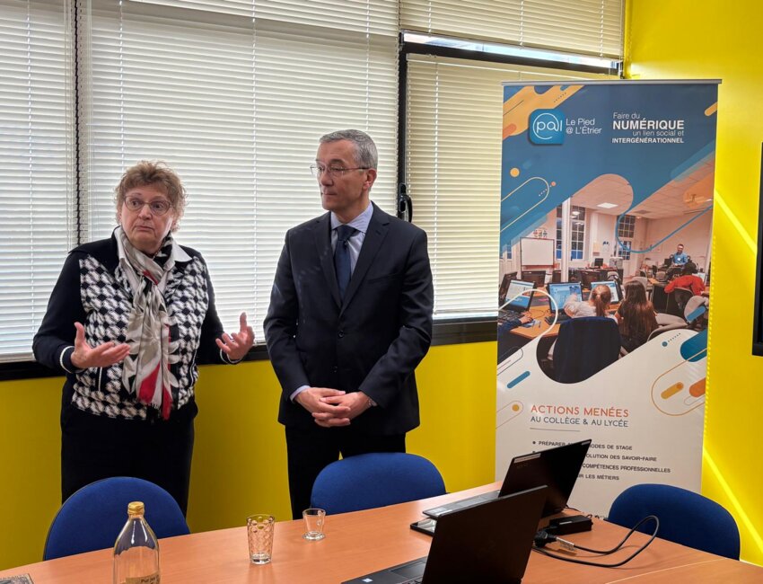 Les ordinateurs ont été remis à Laon, mardi 21 avril.