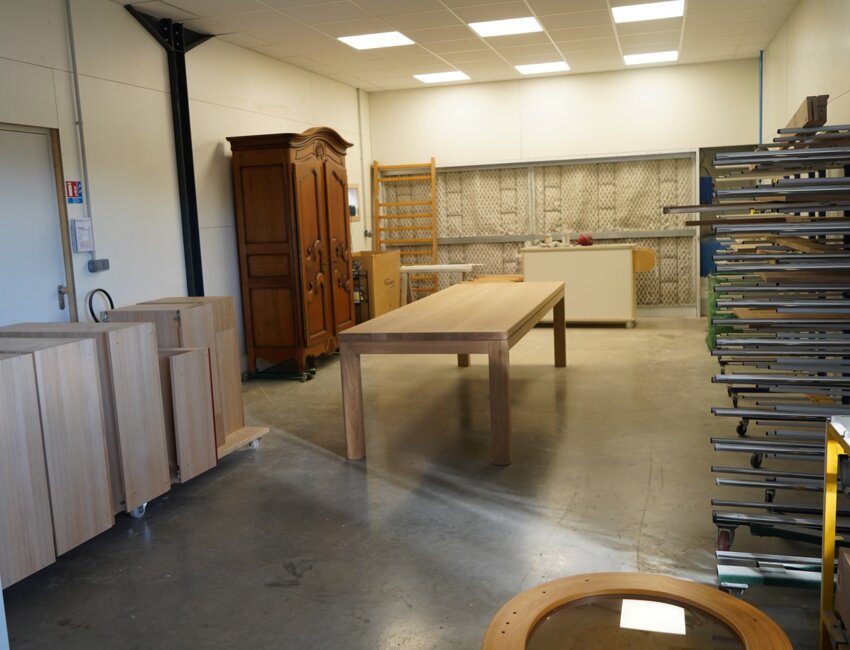 Les domaines d'intervention de l'atelier sont larges :  réalisation de meubles de salle de bain, d'escaliers, de bibliothèques, de tables, de consoles ou aménagements divers…