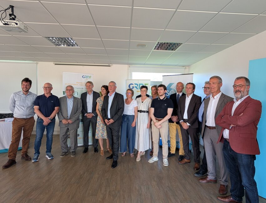 Élus, membres du SE60 et de GRDF étaient présent pour ce premier contrat regroupé de l’Oise. © Aletheia Press / DLP
