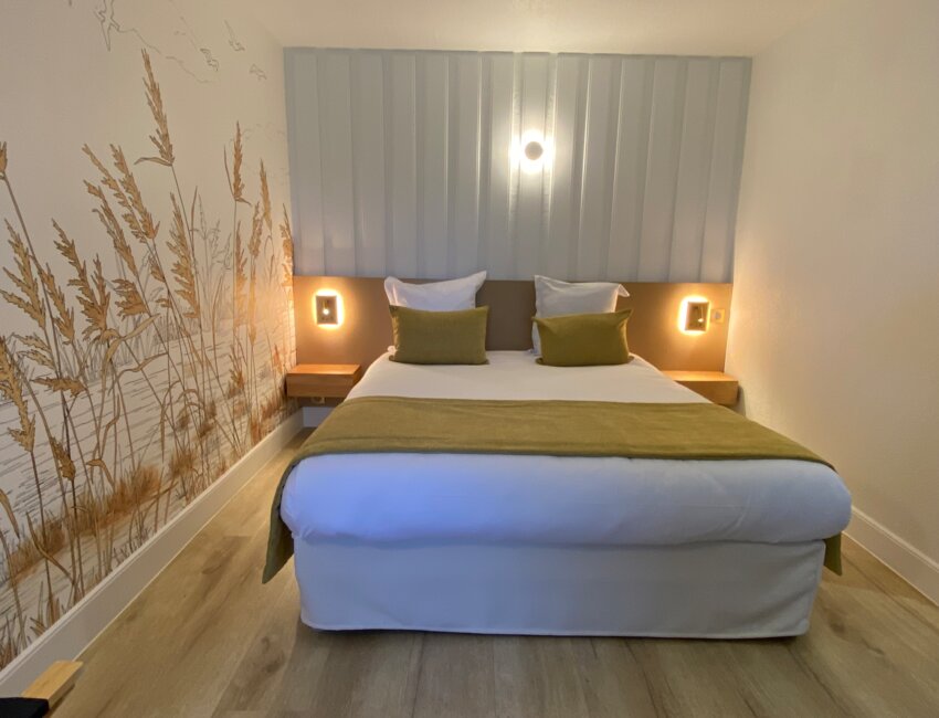 La décoration des chambres est tout en élégance et en légèreté .