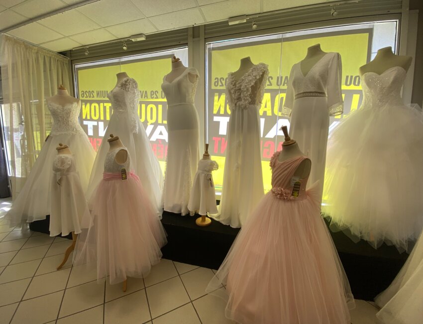Les clients viennent en priorité pour les robes de mariées.