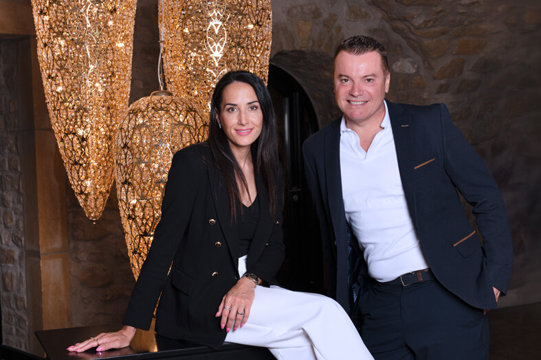 © Laurence Deleau. Alexandre Keff, le fondateur du Domaine de la Klauss, et son épouse Mathilde, directrice générale.