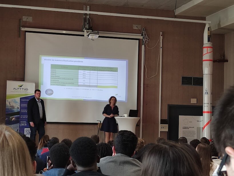 Sophie Pouillart de Altytud  a présenté les sujets du hackaton.