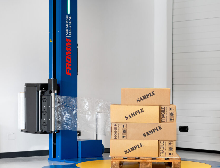 Les solutions de cerclage et de banderolage développées par Fromm permettent de sécuriser les marchandises pendant leur transport. © Fromm France