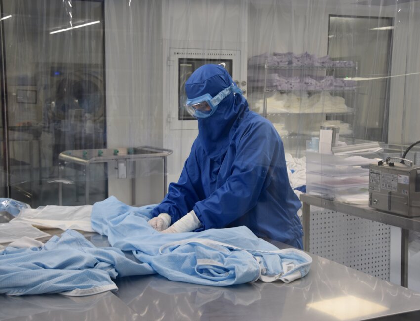 Conçu pour répondre aux exigences des secteurs les plus sensibles, le site dispose de deux salles propres classées ISO 5 et ISO 7 ainsi que d’équipements de dernière génération.