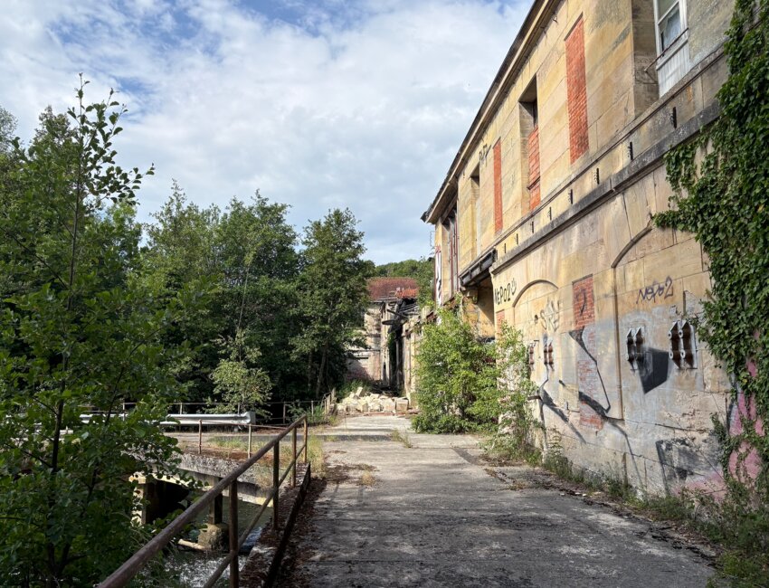 © Alexandra MARQUET. La friche industrielle est à l'abandon depuis vingt-cinq ans.