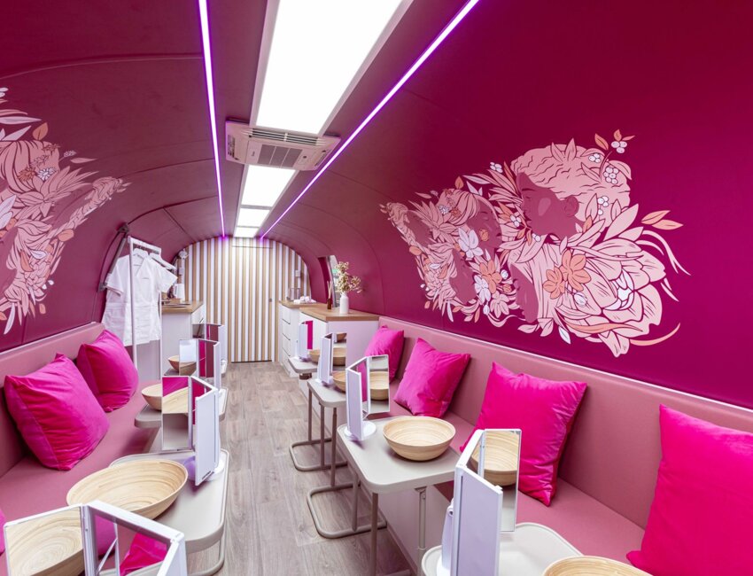 Le salon aménagé en salle de soins s'installe dans les quartiers prioritaires. © L'Oréal