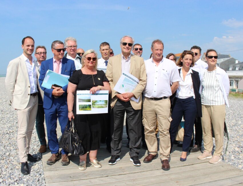 Le comité stratégique de résilience littorale réuni autour de Sabrina Holleville-Milhat et de Rollon Mouchel-Blaisot.