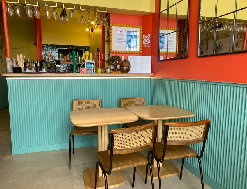 La décoration est inspirée des pompes à bière.
