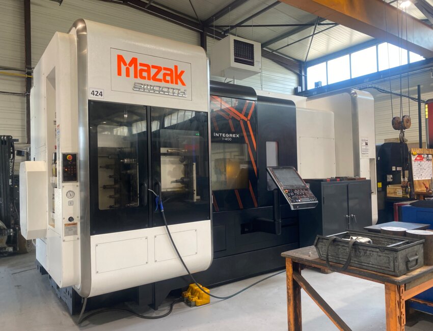 Meca Glass dispose notamment de trois machines tournage et fraisage cinq axes.