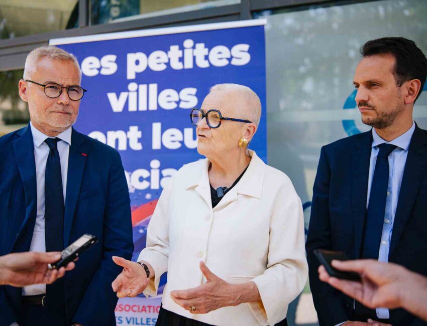 Françoise Gatel, ministre de l'aménagement du territoire, ici avec Christophe Bouillon et Sébastien Eugène, maire de Château-Thierry. (c) APVF