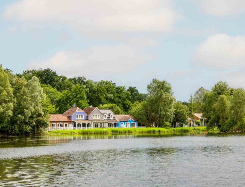 Les cottages colorés du domaine rappellent l'ambiance du Canada. (c) Marie-Line Waroude