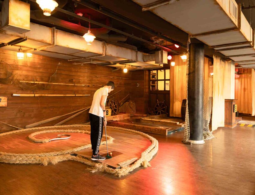 De nombreuses activités intérieures sont possibles comme le mini-golf. (c) Marie-Line Waroude