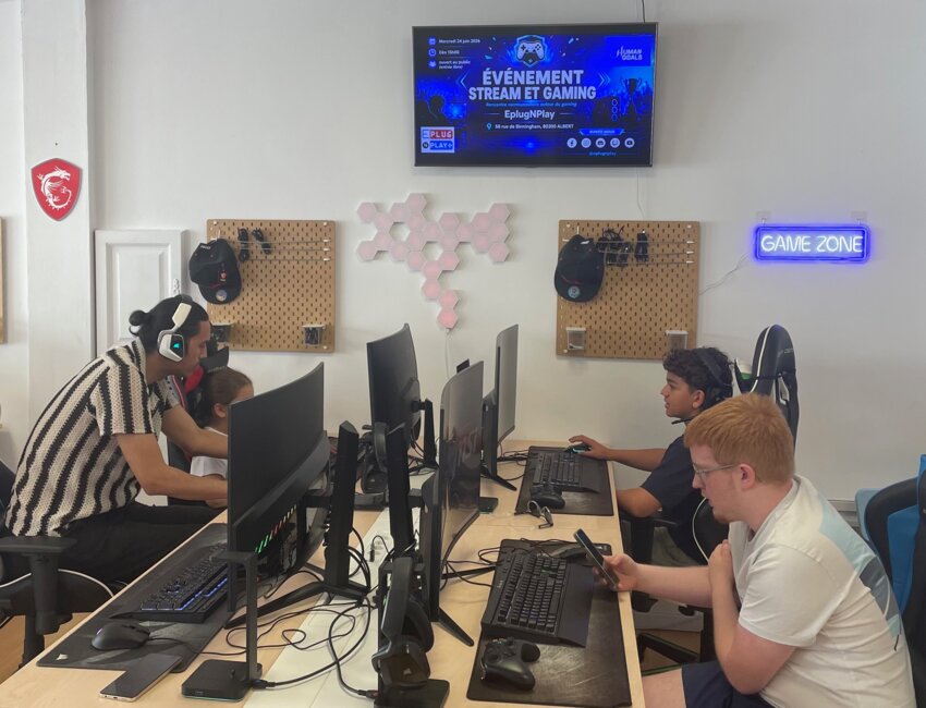 Sessions de jeu public-streamers au cœur du magasin d'informatique Eplugnplay avec comme invités spéciaux les streamers KLNtwitch et Caiiipi.