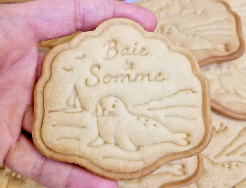 Elle fabrique aussi des biscuits décorés.