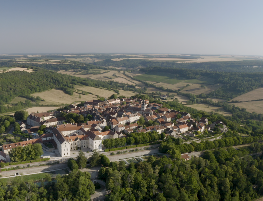 Le village de Flavigny-sur-Ozerain, en Côte-d'Or ©Amandine Ibled