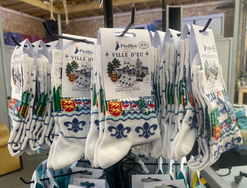 Leurs chaussettes mettent notamment à l’honneur le territoire, comme ici, avec la ville d’Eu.